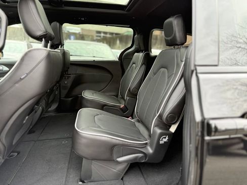 New 2026 Chrysler Pacifica Limited w/ S Appearance Package image 19