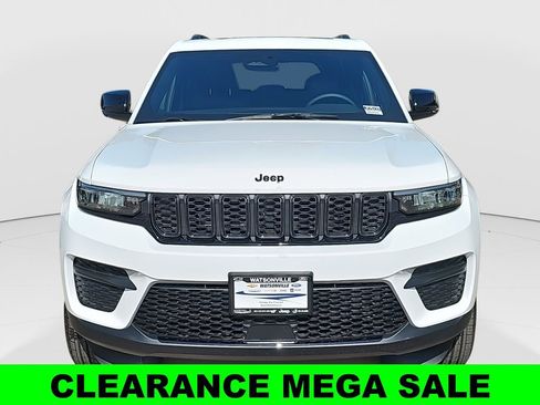 New 2025 Jeep Grand Cherokee Altitude image 8