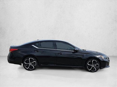 Used 2024 Nissan Altima 2.5 SR w/ SR Premium Package image 4