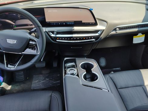 New 2025 Cadillac Lyriq Sport image 10