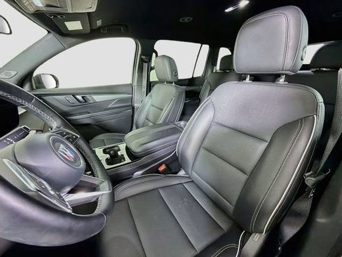 Used 2025 Buick Enclave Preferred AWD/4WD image 14