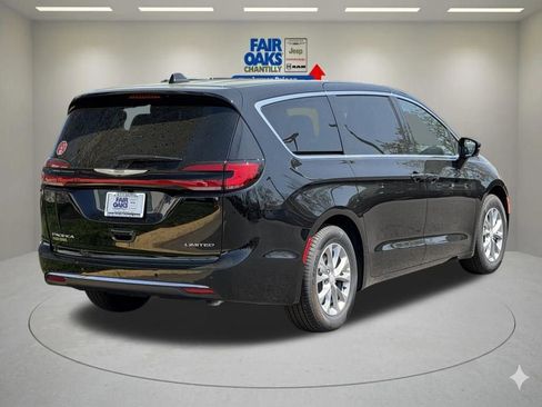 New 2026 Chrysler Pacifica Limited FWD image 6