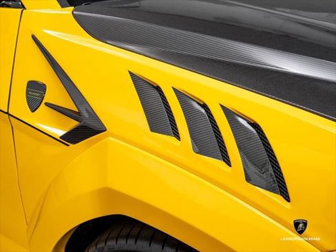 Used 2019 Lamborghini Urus AWD/4WD image 32