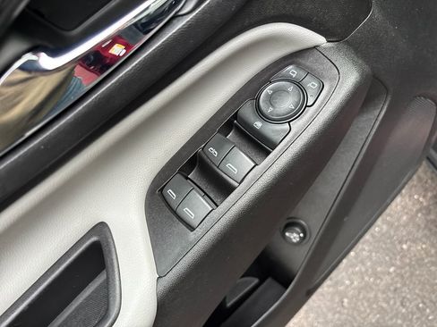 Used 2019 Chevrolet Equinox LT image 11