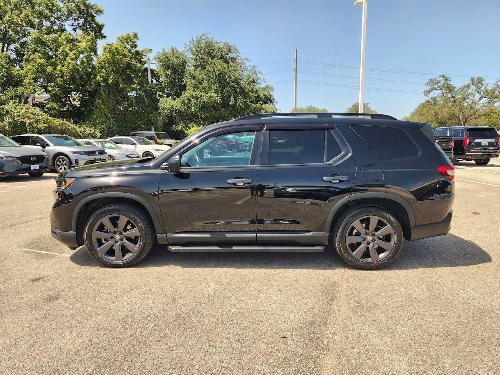 Used 2025 Honda Pilot Sport image 4