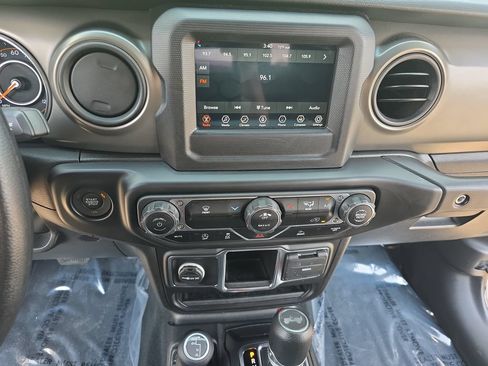 Used 2022 Jeep Wrangler Sport AWD/4WD image 19