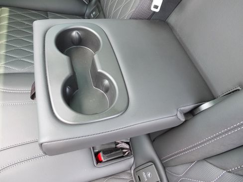 Used 2023 Buick Envision Avenir FWD image 18