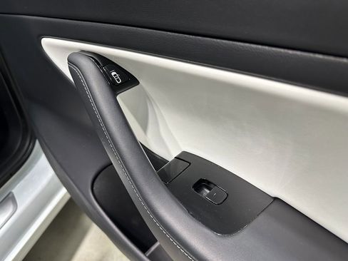 Used 2020 Tesla Model 3 Performance image 9