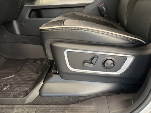 New 2026 RAM 1500 Laramie AWD/4WD image 15
