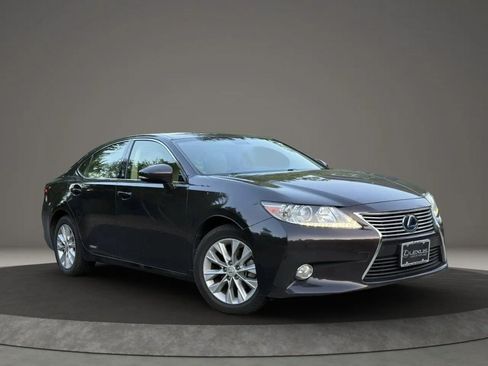 Used 2013 Lexus ES 300h w/ Luxury Pkg FWD image 3