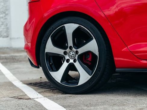 Used 2015 Volkswagen GTI S FWD image 39