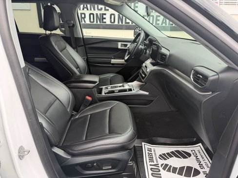 Used 2020 Ford Explorer XLT w/ Equipment Group 202A AWD/4WD image 22