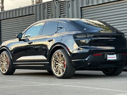 New 2026 Porsche Macan Turbo Electric image 3