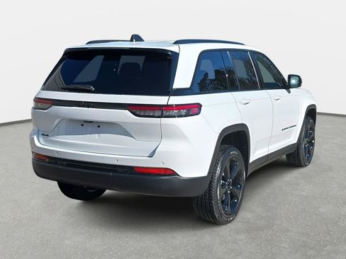 New 2025 Jeep Grand Cherokee Altitude AWD/4WD image 5