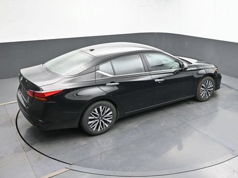 Used 2025 Nissan Altima 2.5 SV FWD image 34