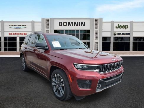 Used 2024 Jeep Grand Cherokee Overland w/ Luxury Tech Group IV image 2