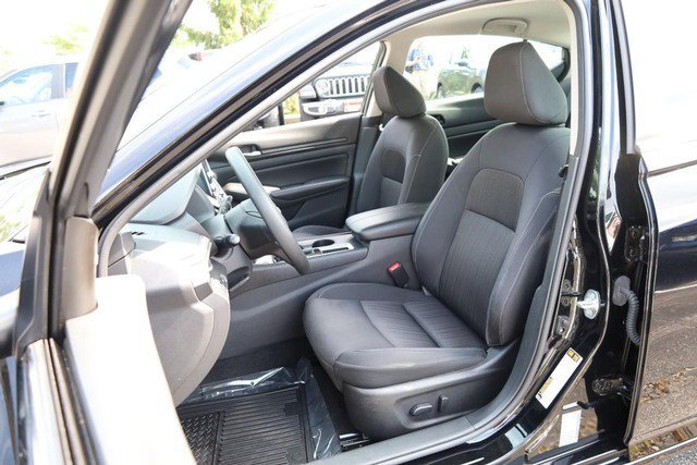Certified 2025 Nissan Altima 2.5 SV FWD image 8