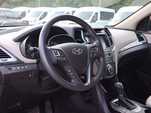 Used 2018 Hyundai Santa Fe SE AWD/4WD image 10