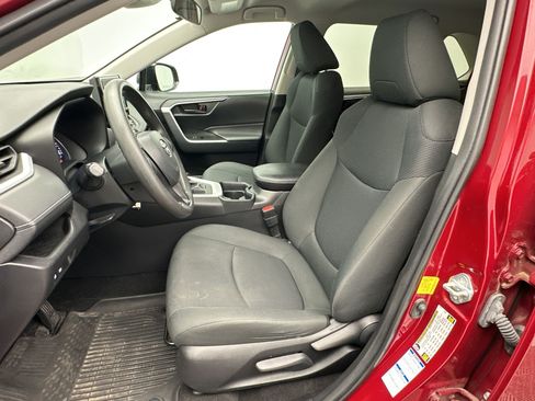 Used 2021 Toyota RAV4 LE AWD/4WD image 5