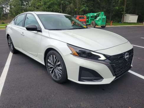 Used 2026 Nissan Altima 2.5 SV FWD image 1