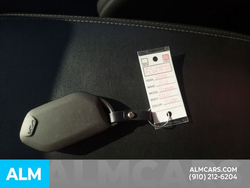 Used 2024 Kia Sorento S image 17