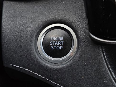 Used 2021 Toyota Highlander XLE image 21