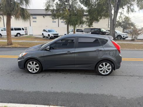 Used 2013 Hyundai Accent SE image 1
