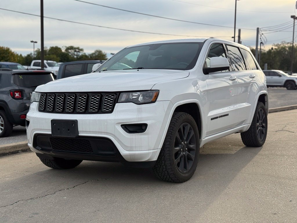 Used 2018 Jeep Grand Cherokee Altitude AWD/4WD image 2