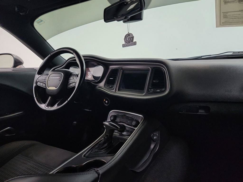 Used 2020 Dodge Challenger SXT RWD image 35