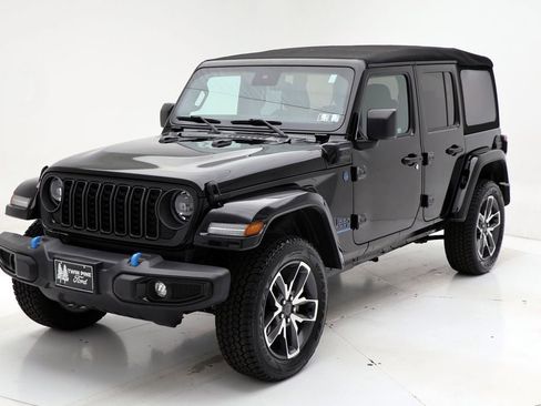 Used 2024 Jeep Wrangler Unlimited w/ Convenience Group image 2