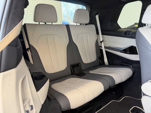 Used 2023 BMW X7 xDrive40i w/ Executive Package image 59