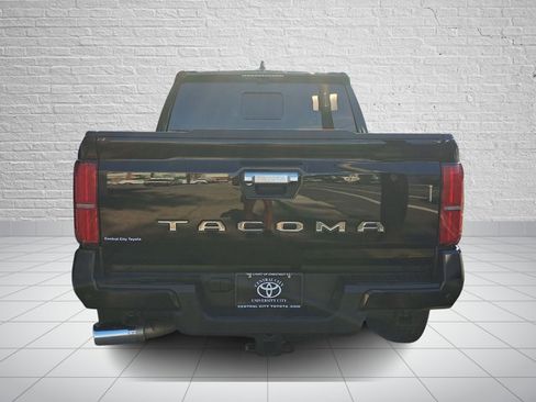 Used 2025 Toyota Tacoma Limited AWD/4WD image 5