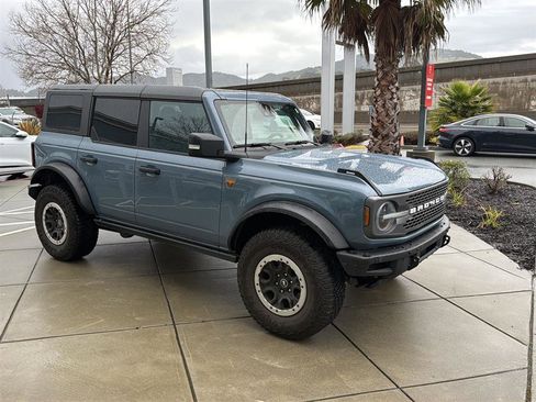 Used 2023 Ford Bronco Badlands image 4