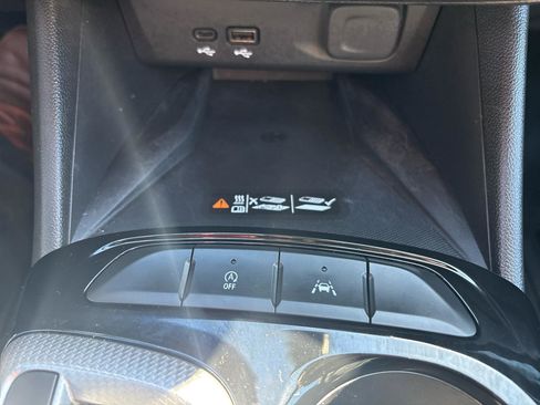 Used 2025 Buick Envista Avenir FWD image 19