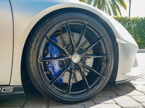 Used 2020 Lamborghini Huracan EVO image 34
