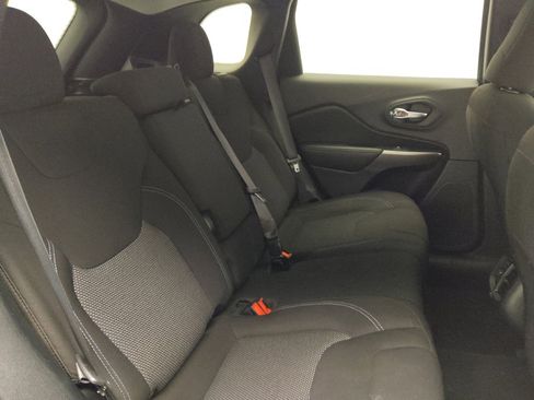 Used 2019 Jeep Cherokee Latitude w/ Popular Appearance Group image 19