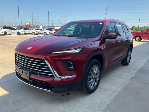 Used 2025 Buick Enclave Preferred AWD/4WD image 40