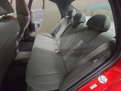 Used 2025 Hyundai Elantra SEL FWD image 17