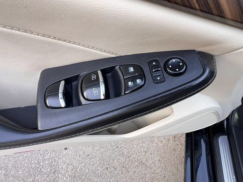 Used 2017 Nissan Maxima Platinum FWD image 23