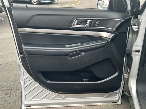 Used 2017 Ford Explorer XLT AWD/4WD image 11