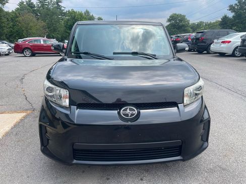 Used 2012 Scion xB FWD image 2