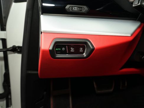 Used 2019 Lamborghini Urus image 31