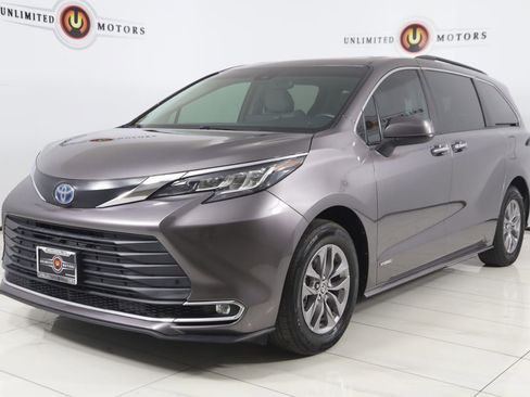 Used 2021 Toyota Sienna XLE FWD image 5
