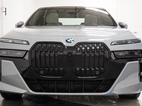 Used 2023 BMW 760i xDrive w/ Executive Package image 45