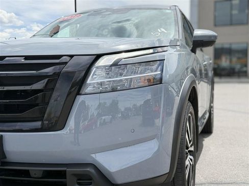 Used 2023 Nissan Pathfinder Platinum AWD/4WD image 13