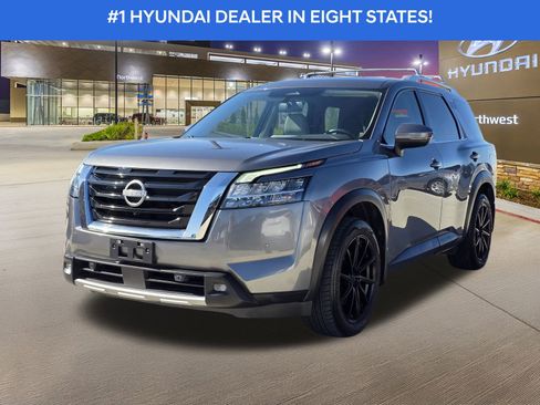 Used 2022 Nissan Pathfinder SL w/ Lighting Package (N92) image 2