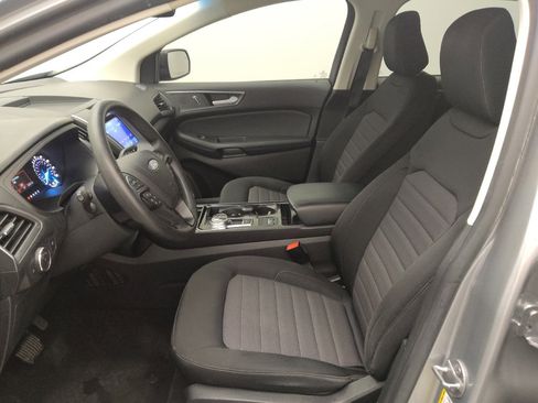 Used 2020 Ford Edge SE image 17