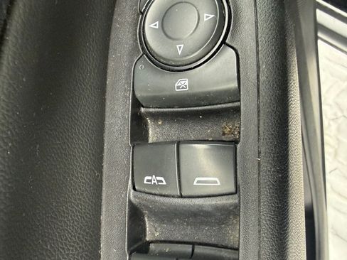 Used 2019 Chevrolet Equinox LT image 16