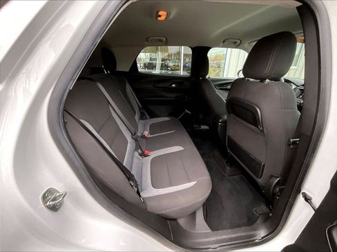 Used 2023 Chevrolet TrailBlazer LT FWD image 16
