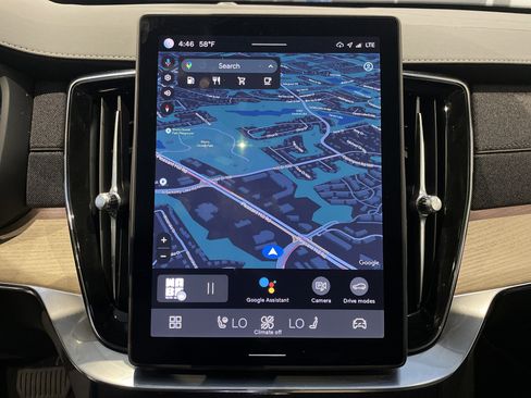 Used 2025 Volvo XC90 B6 Plus image 27